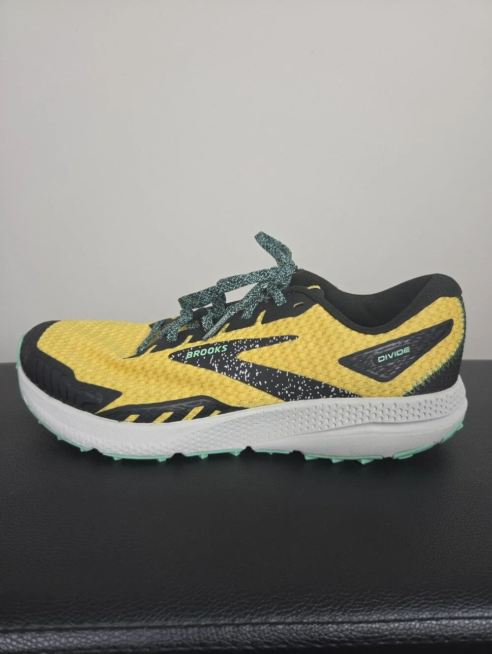 Brooks Divide 4 Trail Running Shoes Mens 7.5 Yellow Black